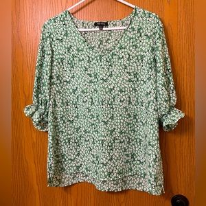 Well Worn Women’s Green Floral Blouse size Large NWOT